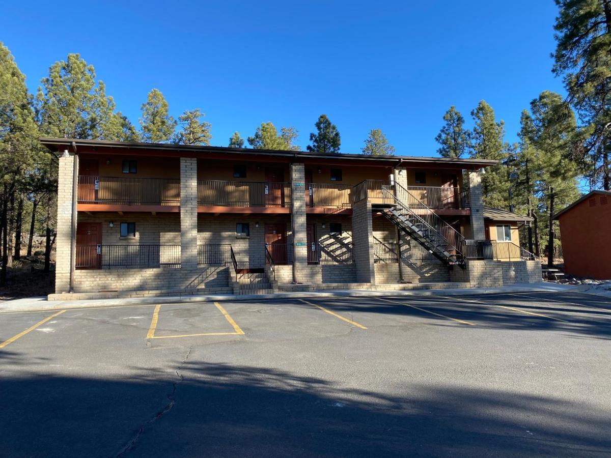 Motel In The Pines Munds Park Exterior photo