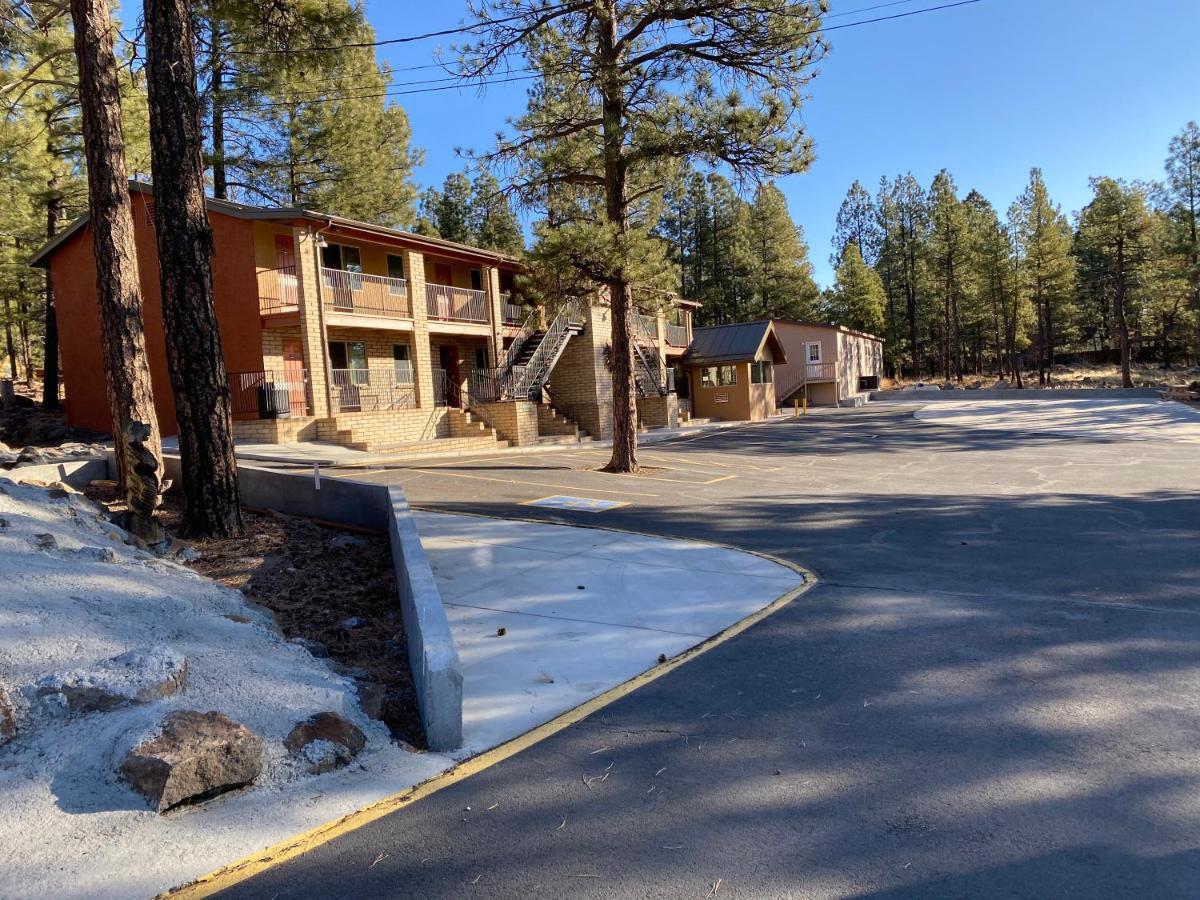 Motel In The Pines Munds Park Exterior photo