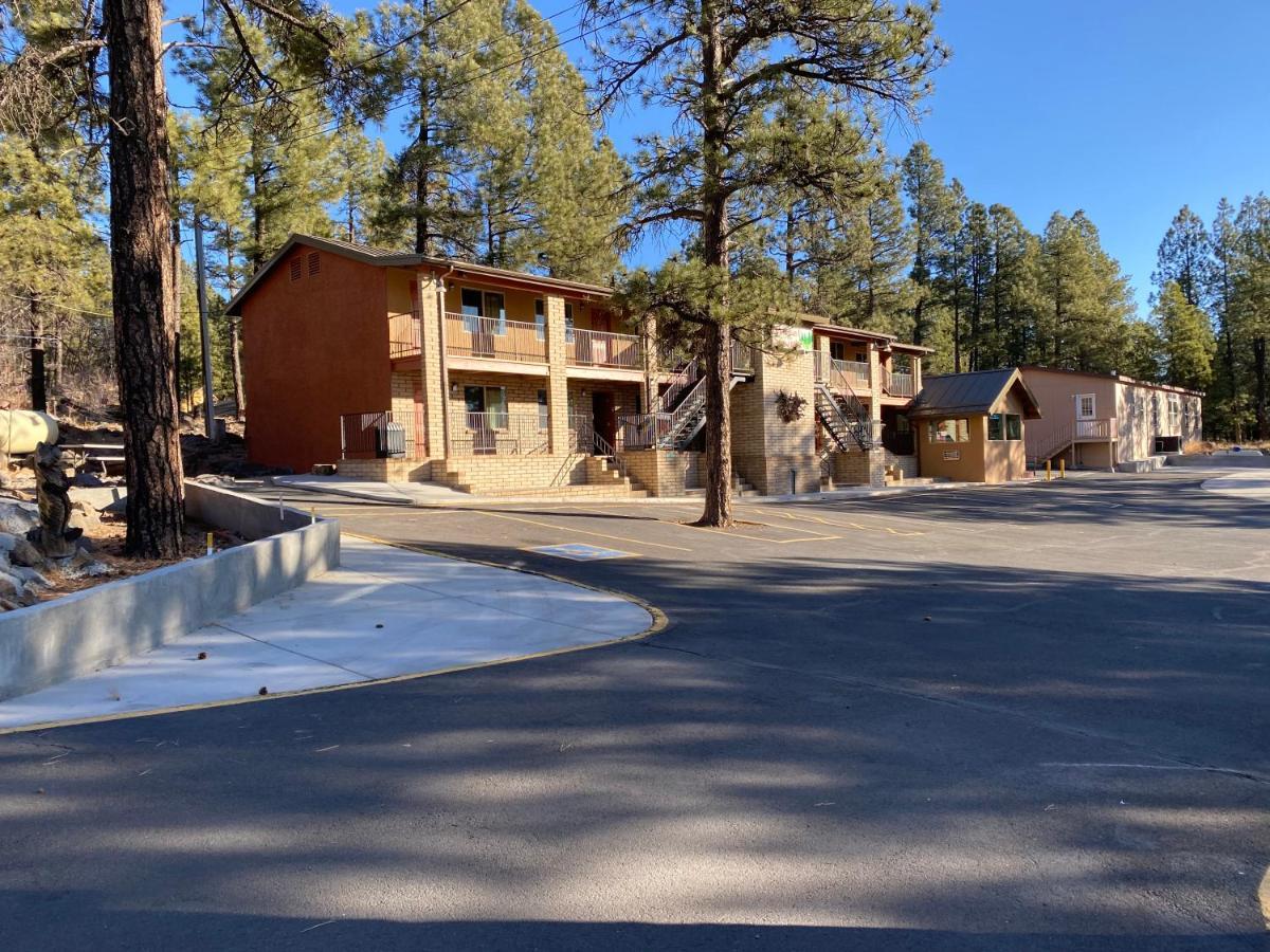 Motel In The Pines Munds Park Exterior photo