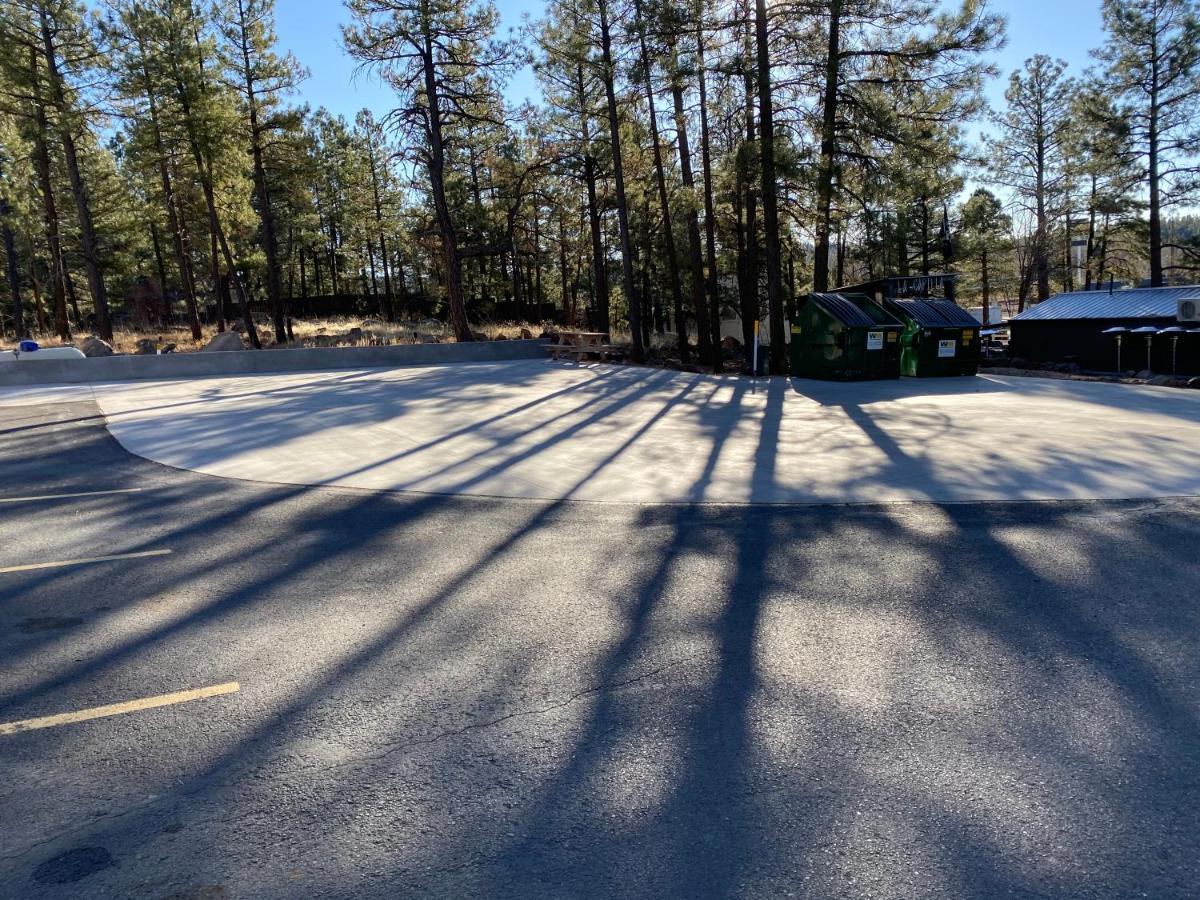 Motel In The Pines Munds Park Exterior photo