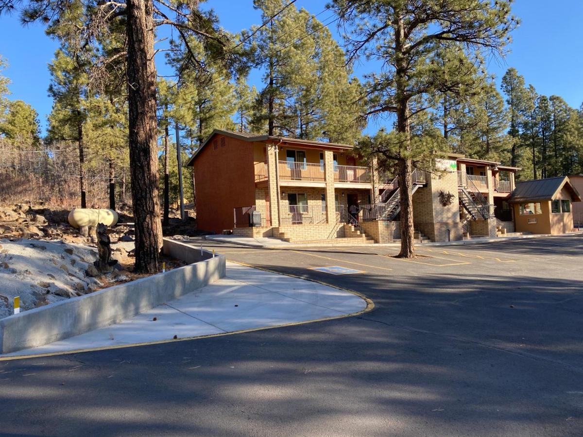 Motel In The Pines Munds Park Exterior photo