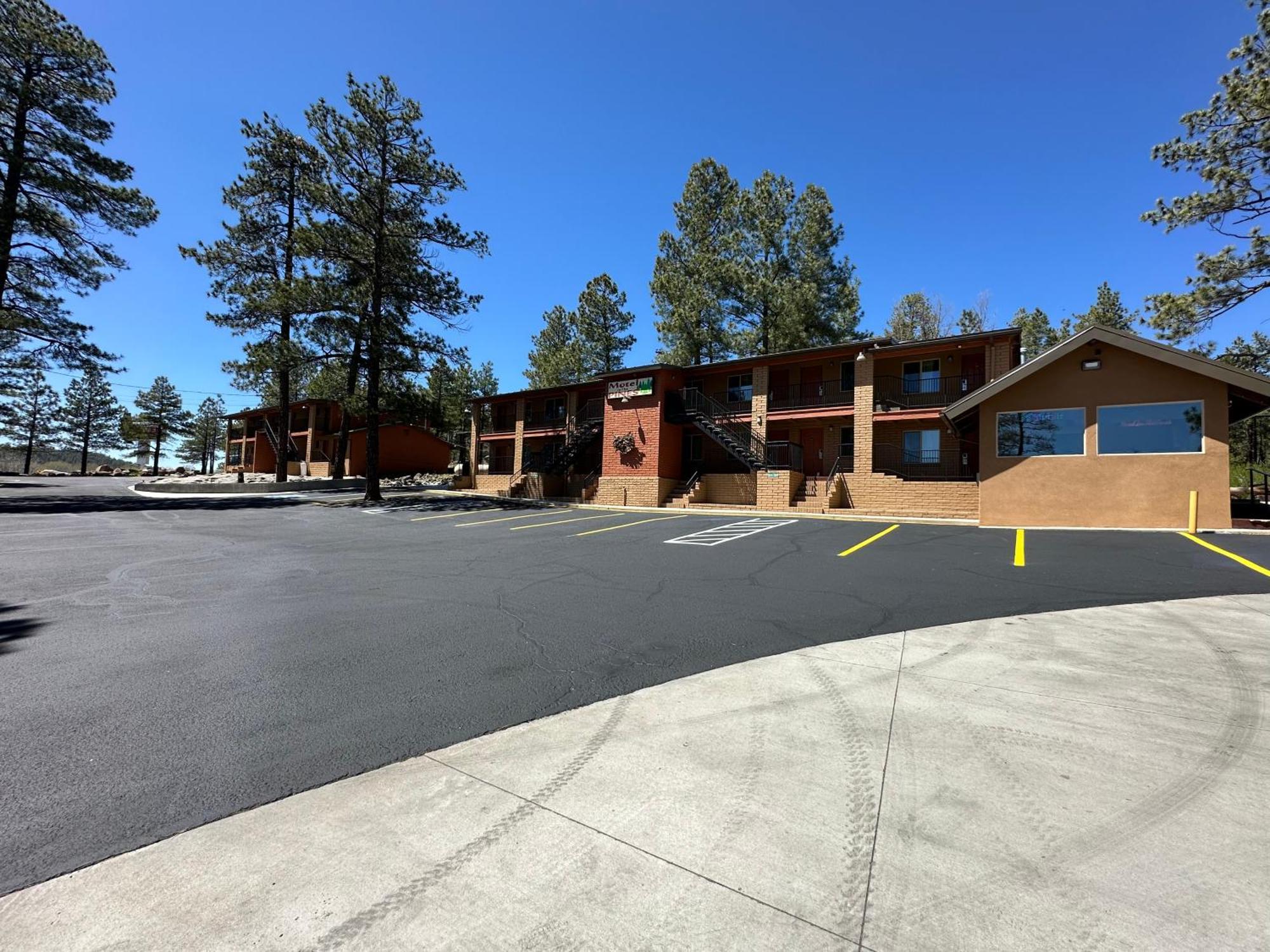 Motel In The Pines Munds Park Exterior photo