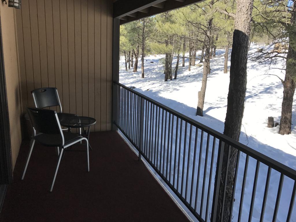 Motel In The Pines Munds Park Exterior photo